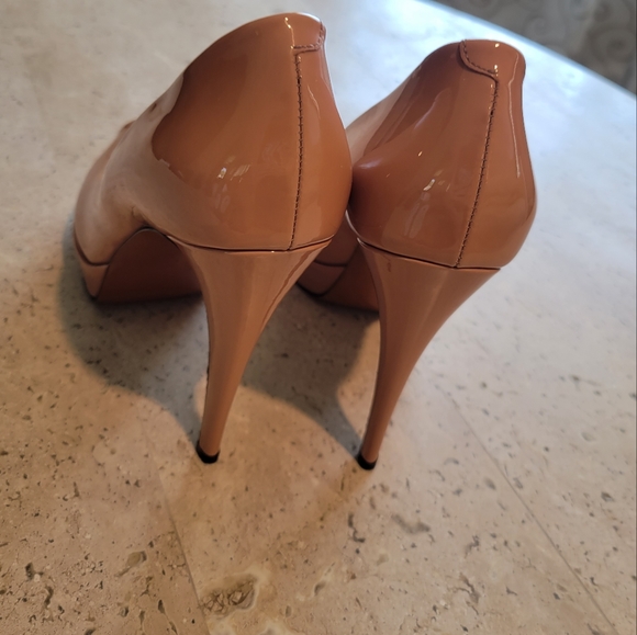 GUCCI Betty Platform Pump - Picture 7 of 13
